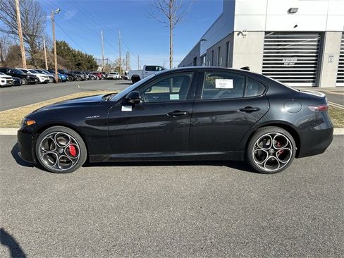 New 2025 Alfa Romeo Giulia AWD w/ Veloce Package AWD image 5