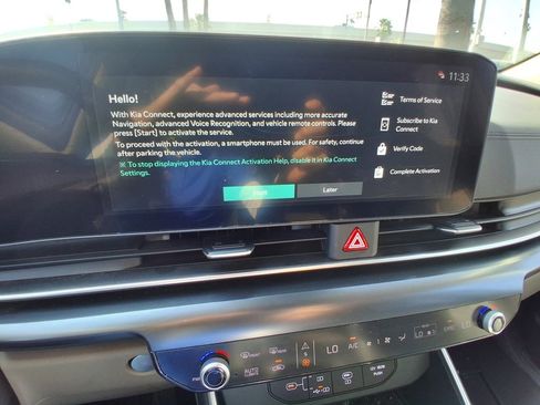 Used 2025 Kia Carnival image 8