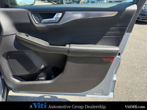 Used 2022 Ford Escape Titanium FWD image 29