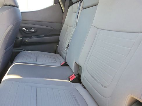 Used 2023 Hyundai Santa Cruz SE image 9