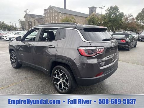 Used 2024 Jeep Compass Limited AWD/4WD image 9