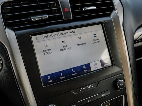 Used 2019 Ford Fusion SE FWD image 33