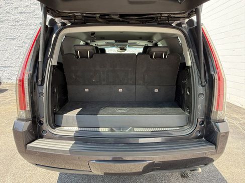 Used 2018 Cadillac Escalade Premium Luxury w/ LPO, Radiant Package AWD/4WD image 39