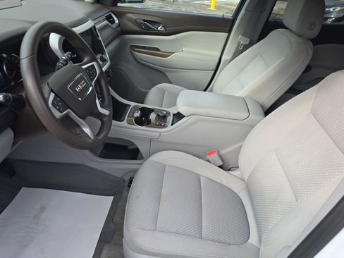 Used 2023 GMC Acadia SLE w/ Driver Convenience Package image 12