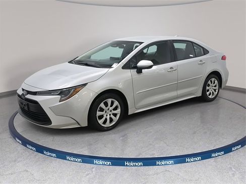 Used 2023 Toyota Corolla LE image 3
