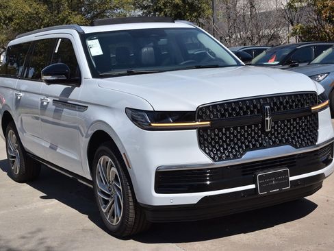 New 2025 Lincoln Navigator L Reserve image 3