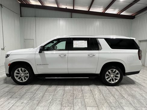 Used 2023 Chevrolet Suburban Premier image 2