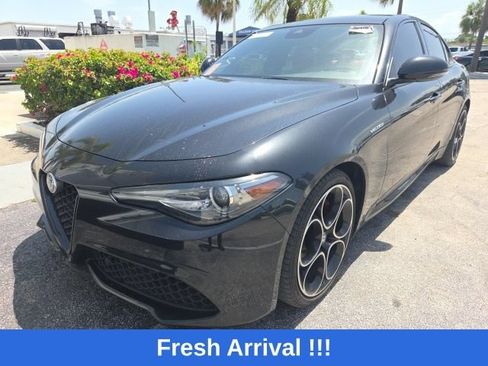 Used 2022 Alfa Romeo Giulia Veloce RWD image 3
