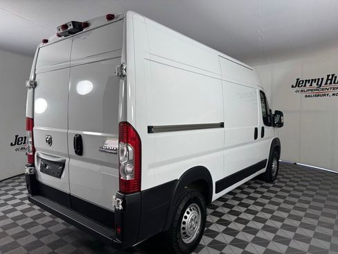 Used 2024 RAM ProMaster 2500 w/ Convenience Group FWD image 9