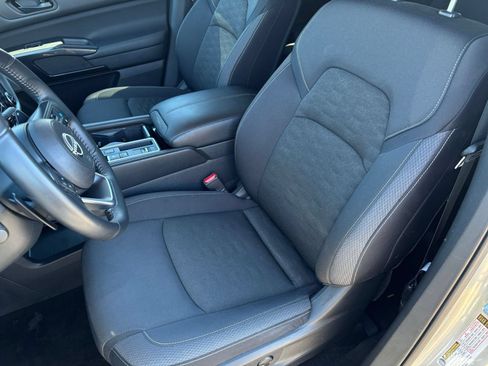 Used 2025 Nissan Pathfinder SV FWD image 39