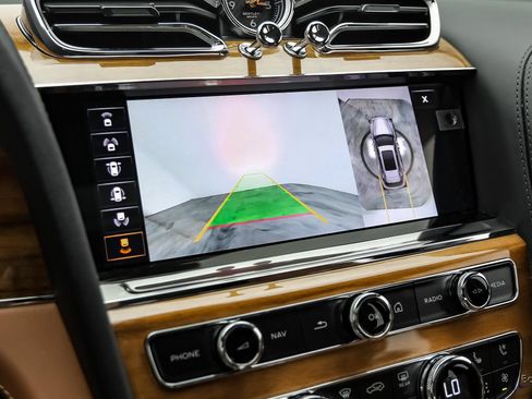 Used 2023 Bentley Bentayga Extended Wheelbase AWD/4WD image 73