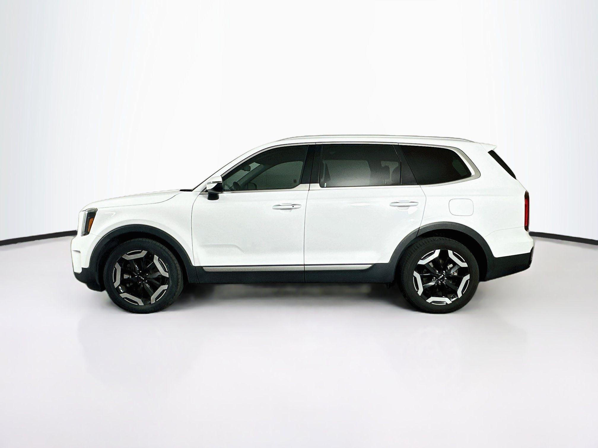 Used 2023 Kia Telluride S w/ S Sunroof Package FWD image 4