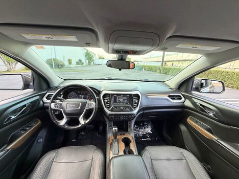 Used 2018 GMC Acadia SLE FWD image 18