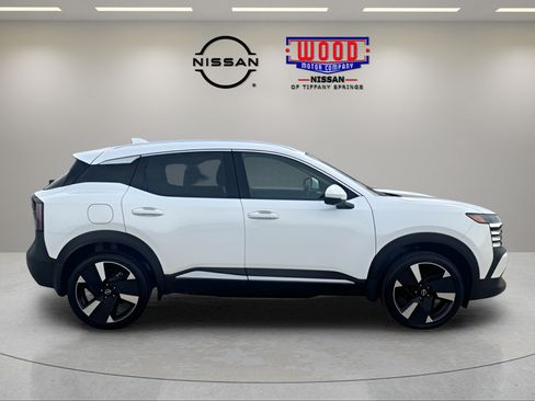 Used 2025 Nissan Kicks SR w/ SR Premium Package AWD/4WD image 2
