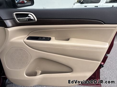 Used 2016 Jeep Grand Cherokee Laredo w/ Quick Order Package 23E image 18