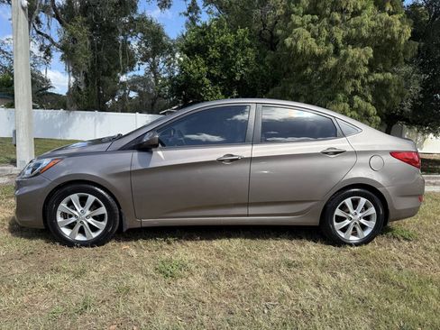 Used 2013 Hyundai Accent GLS w/ Premium Pkg FWD image 4