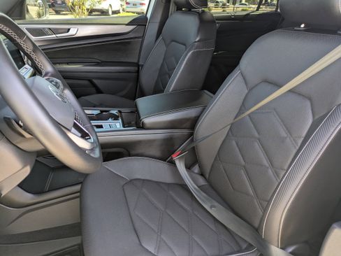 Used 2024 Volkswagen Atlas Cross Sport SE image 26