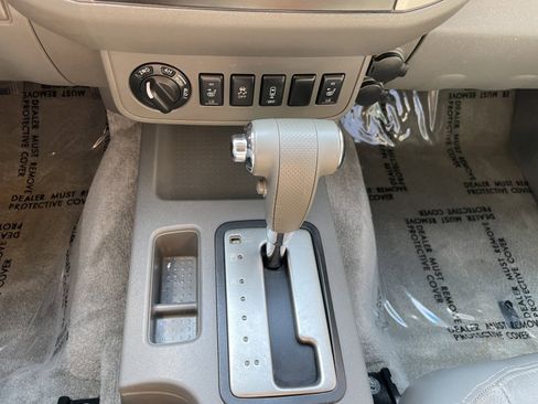 Used 2013 Nissan Frontier SL w/ Moonroof Pkg image 18