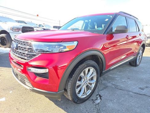 Used 2022 Ford Explorer XLT w/ Equipment Group 202A image 2