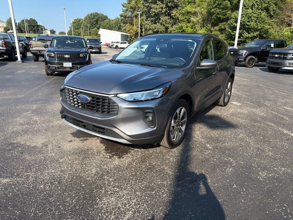 Used 2025 Ford Escape Platinum AWD/4WD image 7