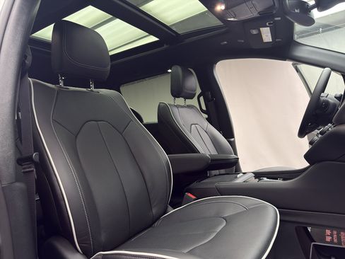 New 2027 Chrysler Pacifica Limited AWD/4WD image 16