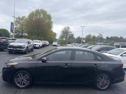 Used 2023 Kia Forte GT-Line w/ GT-Line Premium Package FWD image 2