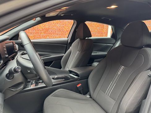 Used 2025 Hyundai Elantra Sport FWD image 23