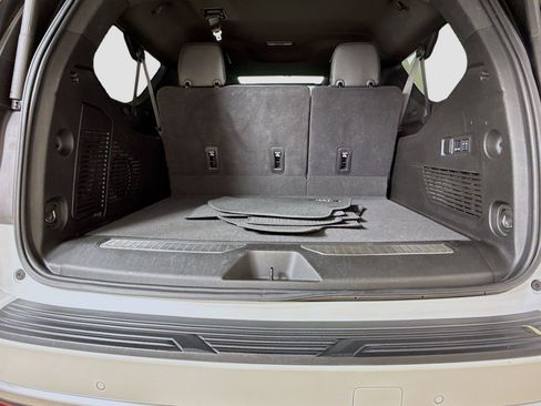 Used 2024 GMC Yukon XL Denali image 28