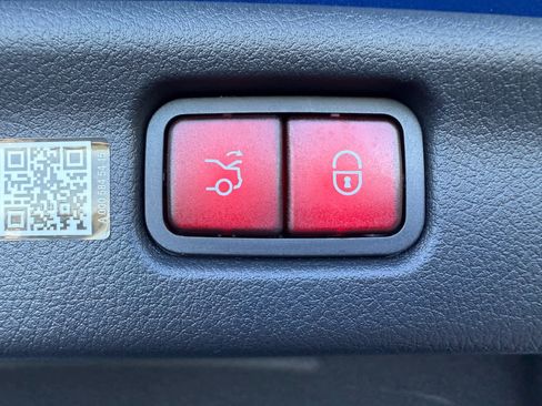 Certified 2025 Mercedes-Benz C 300 4MATIC Sedan image 35