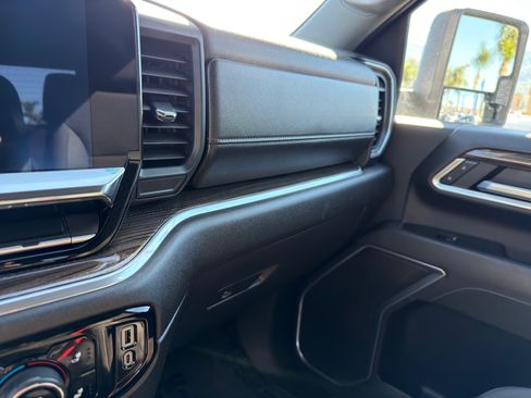 Used 2025 Chevrolet Silverado 2500 LT w/ Convenience Package image 41