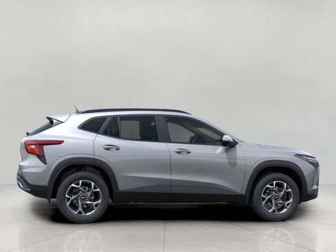 New 2026 Chevrolet Trax LT w/ Driver Confidence Package FWD image 5