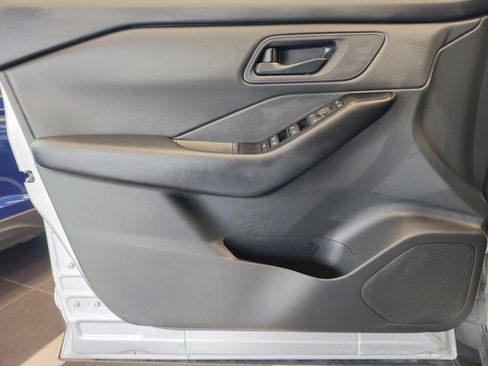 Used 2024 Nissan Rogue S FWD image 27