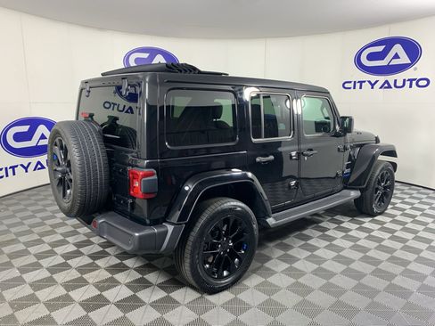 Used 2022 Jeep Wrangler Unlimited Sahara w/ Cold Weather Group AWD/4WD image 3
