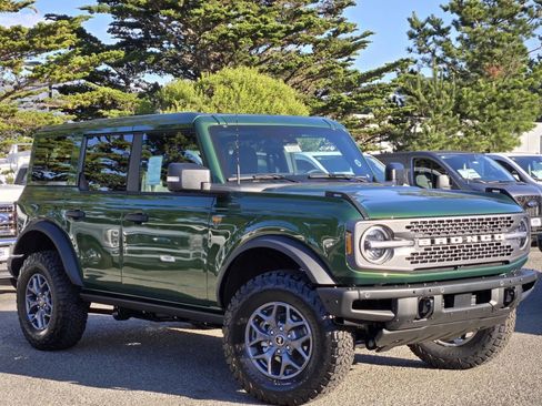 New 2025 Ford Bronco Badlands image 2
