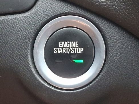 Used 2018 Chevrolet Equinox LT image 24