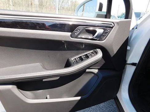 Used 2018 Porsche Macan w/ Driver Memory Package image 13