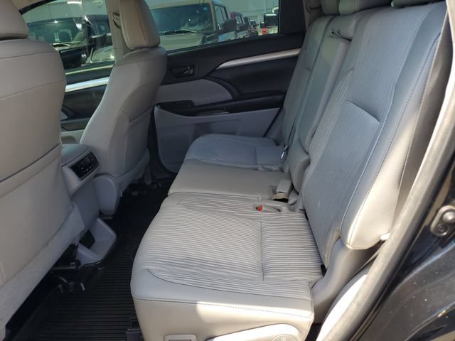 Used 2017 Toyota Highlander Plus AWD/4WD image 27