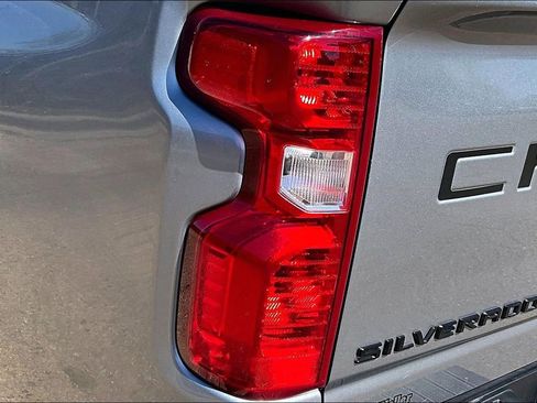 Used 2024 Chevrolet Silverado 2500 Custom w/ Custom Value Package image 31