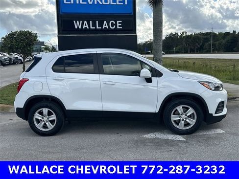 Certified 2022 Chevrolet Trax LS w/ Tint and Cruise Package image 5