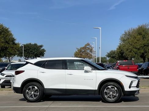 Used 2025 Chevrolet Blazer LT FWD image 3
