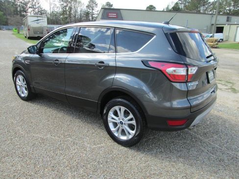 Used 2017 Ford Escape SE image 39