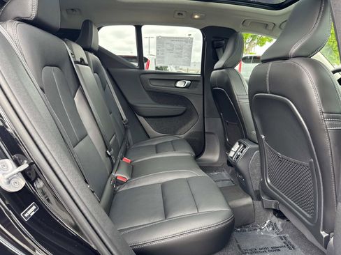 Certified 2024 Volvo XC40 B5 Ultimate w/ Protection Package Premier image 23