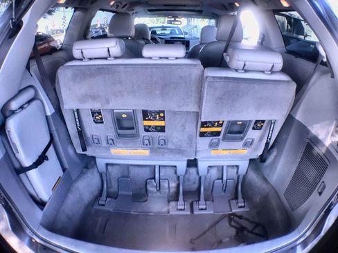Used 2014 Toyota Sienna XLE image 25