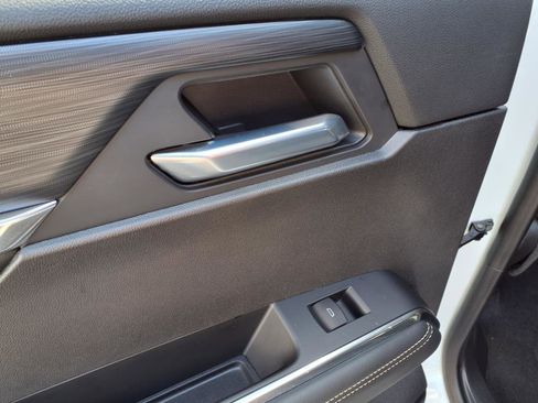 Used 2025 GMC Acadia Elevation image 21