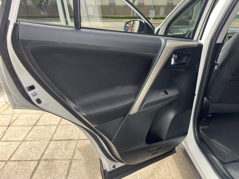 Used 2015 Toyota RAV4 XLE FWD image 28