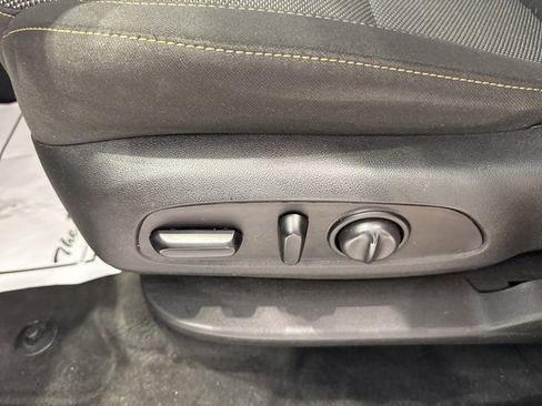 Used 2021 Chevrolet Traverse LT image 18