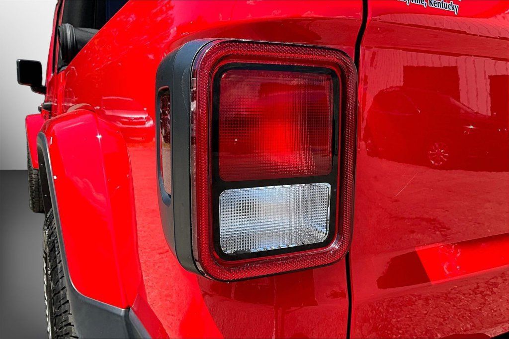 Used 2022 Jeep Gladiator Sport AWD/4WD image 24