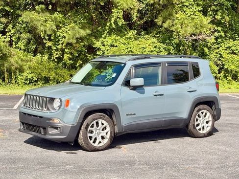Used 2017 Jeep Renegade Latitude w/ Popular Equipment Group FWD image 2