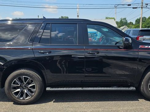 Used 2022 Chevrolet Tahoe Z71 w/ Luxury Package AWD/4WD image 11