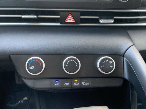 Used 2021 Hyundai Elantra SE image 20